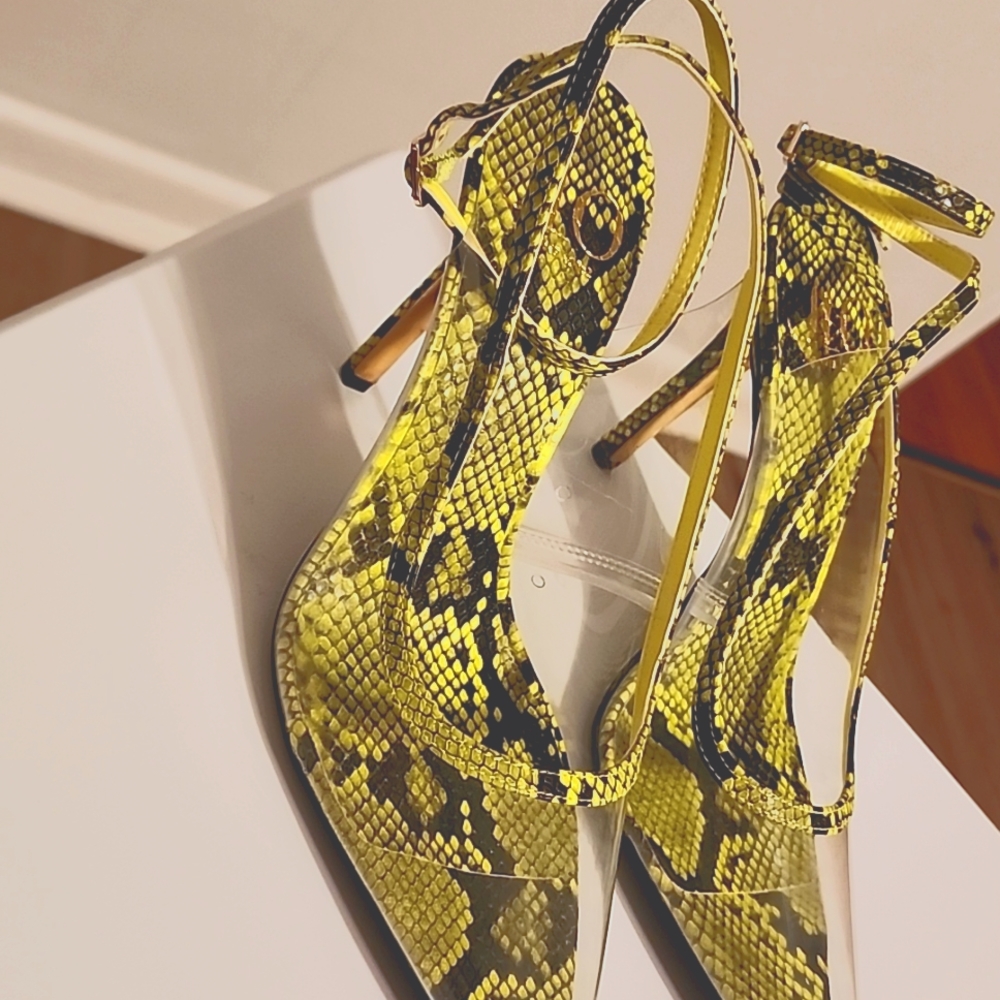 JLO  sz 8M citron Parlata heels (New)